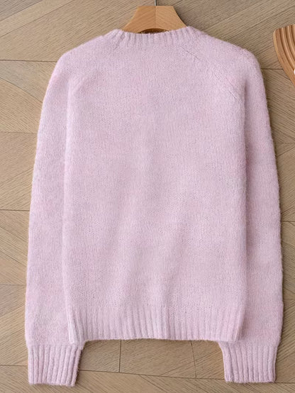 Trui van een zachte mohairmix voor dames - Voorzien van een Franse raglanboord en een drop shoulder design.