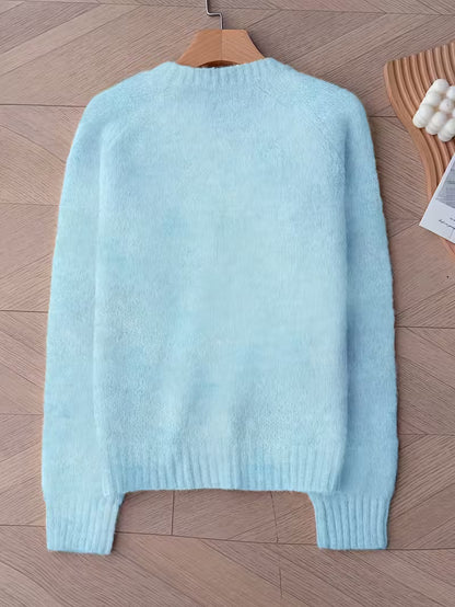 Trui van een zachte mohairmix voor dames - Voorzien van een Franse raglanboord en een drop shoulder design.