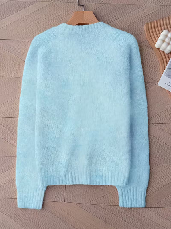 Trui van een zachte mohairmix voor dames - Voorzien van een Franse raglanboord en een drop shoulder design.