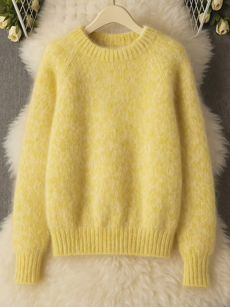 Trui van een zachte mohairmix voor dames - Voorzien van een Franse raglanboord en een drop shoulder design.