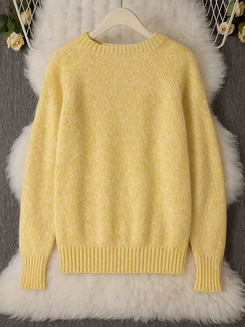Trui van een zachte mohairmix voor dames - Voorzien van een Franse raglanboord en een drop shoulder design.