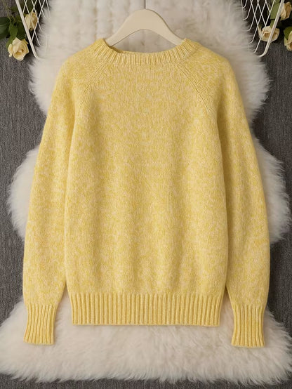 Trui van een zachte mohairmix voor dames - Voorzien van een Franse raglanboord en een drop shoulder design.