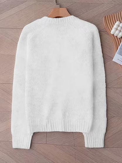 Trui van een zachte mohairmix voor dames - Voorzien van een Franse raglanboord en een drop shoulder design.