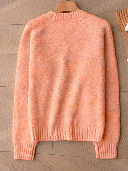 Trui van een zachte mohairmix voor dames - Voorzien van een Franse raglanboord en een drop shoulder design.